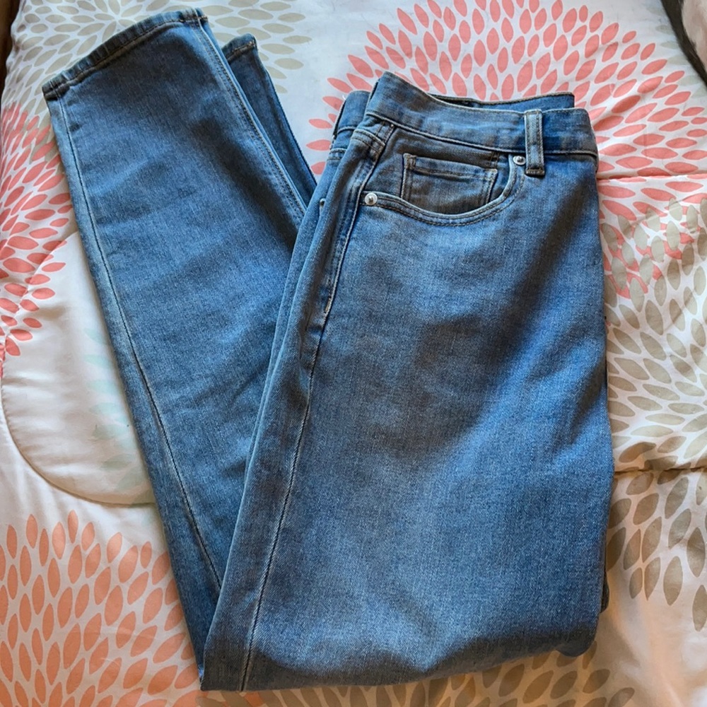 Never worn!!! American Eagle high waisted jeans